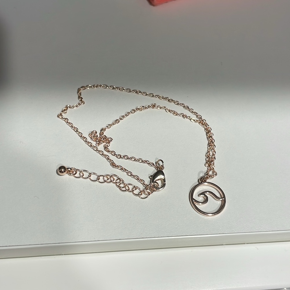 Rose Gold Wave Clasp Necklace